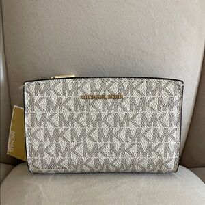 Brand New Michael Kors Wallet